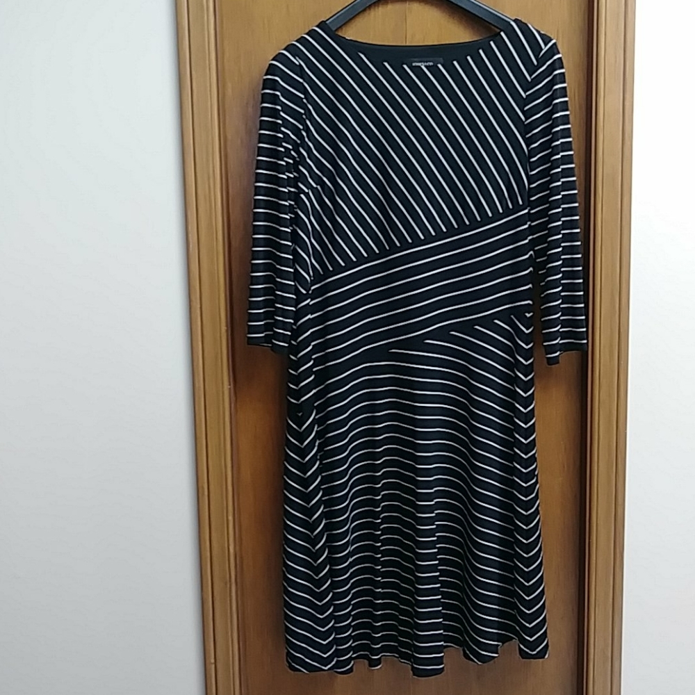 🆕JONES&CO women's b&w dress